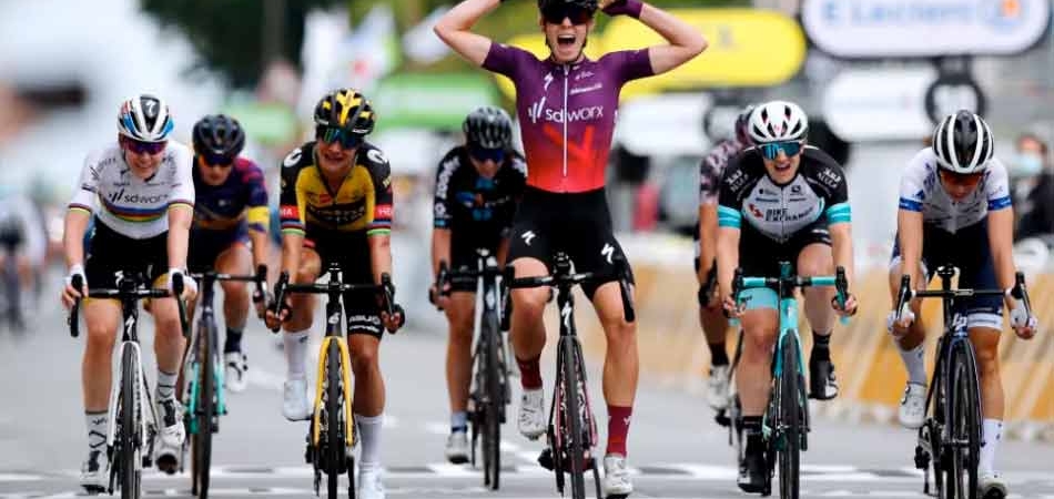 Demi Vollering conquista La Course del Tour de France