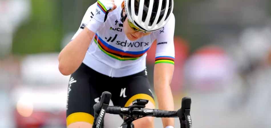 Anna van der Breggen s'impone in solitaria a Prato Nevoso e ipoteca il Giro