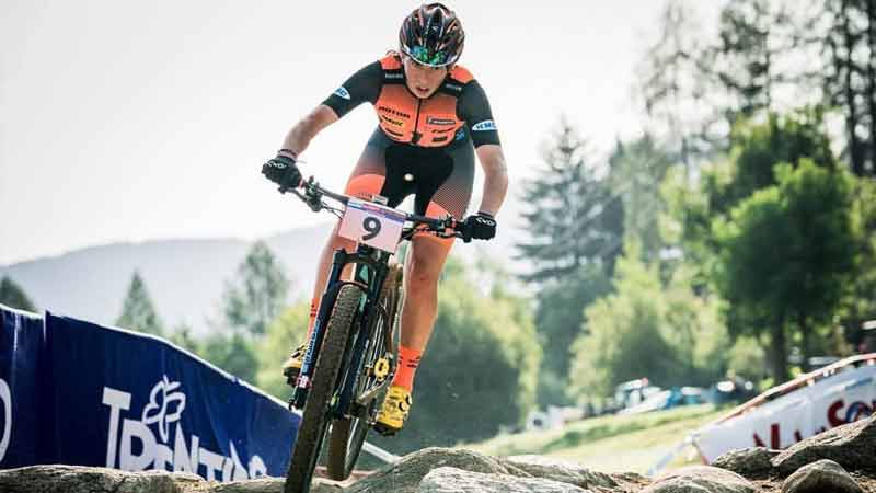 UCI Mountain Bike World Cup Finals XCO: tra le elité è battaglia Neff - Belomoina. Martina Berta è quinta tra le Under 23!