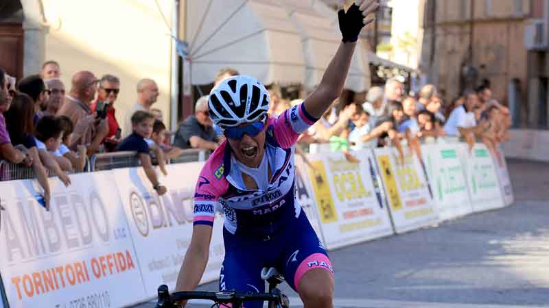 Giro delle Marche in Rosa: Dalia Muccioli in trionfo nella Amandola-Matelica