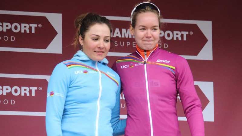 Il trionfo di Anna Van Der Breggen alla Strade Bianche e la splendida maglia azzurra di Angelica Brogi